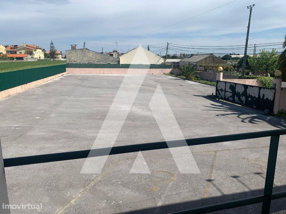 Casa de Espetáculos com espaço de discoteca e restauração