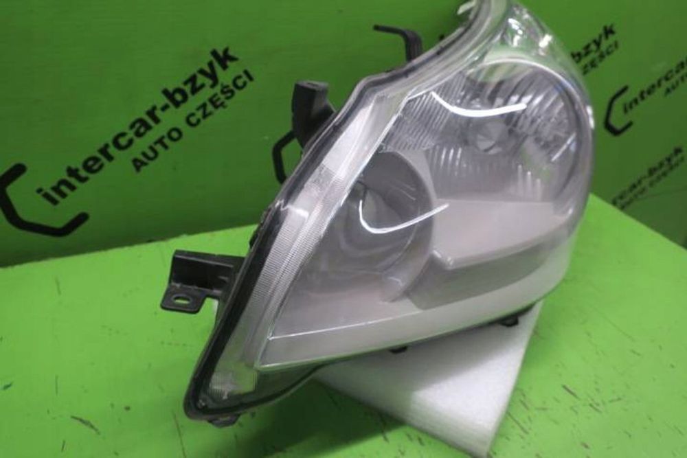 Toyota verso 2009 przód strona lewa lampa przednia