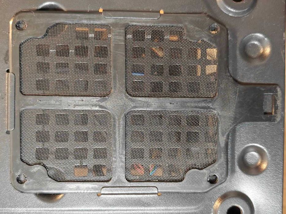 Niewielka i lekka obudowa SilentiumPC Brutus S30 Pure Black (mATX)