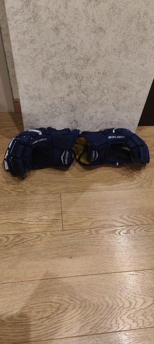 Продам хоккейные перчатки краги BAUER 15размер