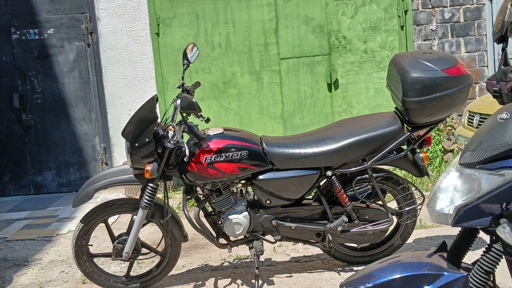 Мотоцикл bajaj boxer