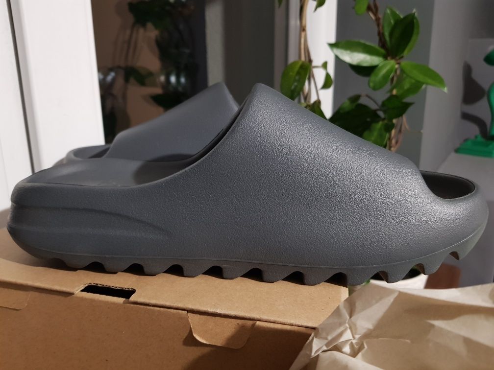Adidas yezzy slide slate grey 9.5us, 43 1/3