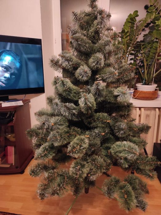 Красивая  пышная искусственная сосна 1,80м.
