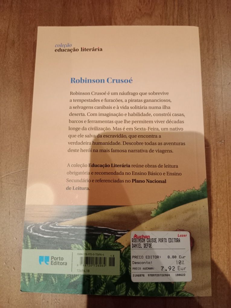 Livro "Robinson Crusoé" de Daniel Defoe