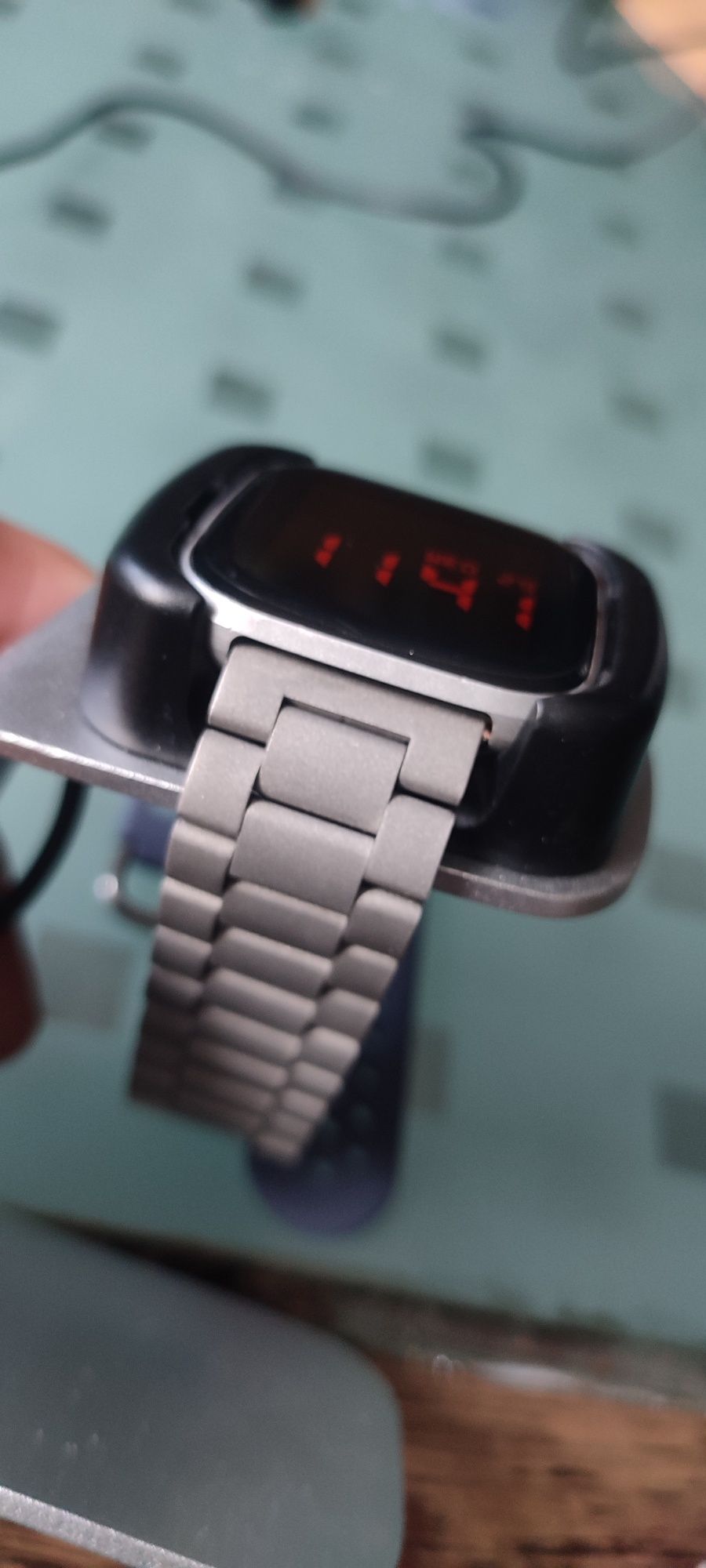 Smartwatch Fitbit Versa 2 - unikalny personalizowany