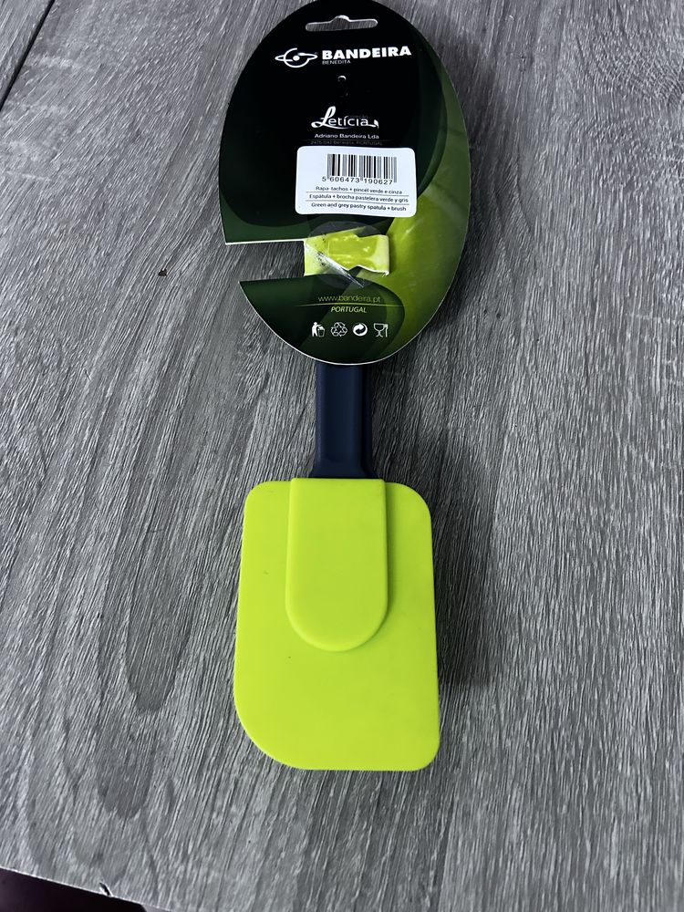 Conjunto de cozinha. Pincel e raspador
