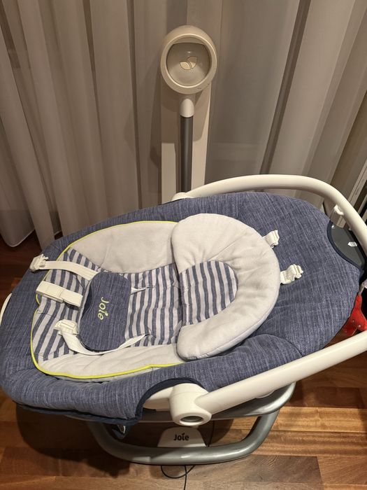 Заколисуючий центр/ шезлонг/ гойдалка Joie serina 2in1