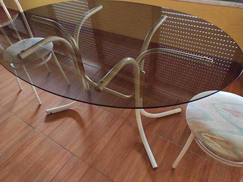 Mesa de sala oval + 2 cadeirad