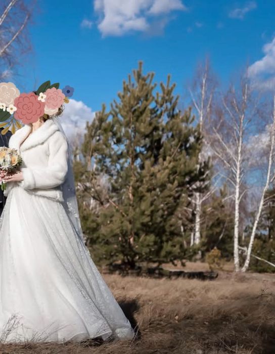 Весільна сукня з поясом