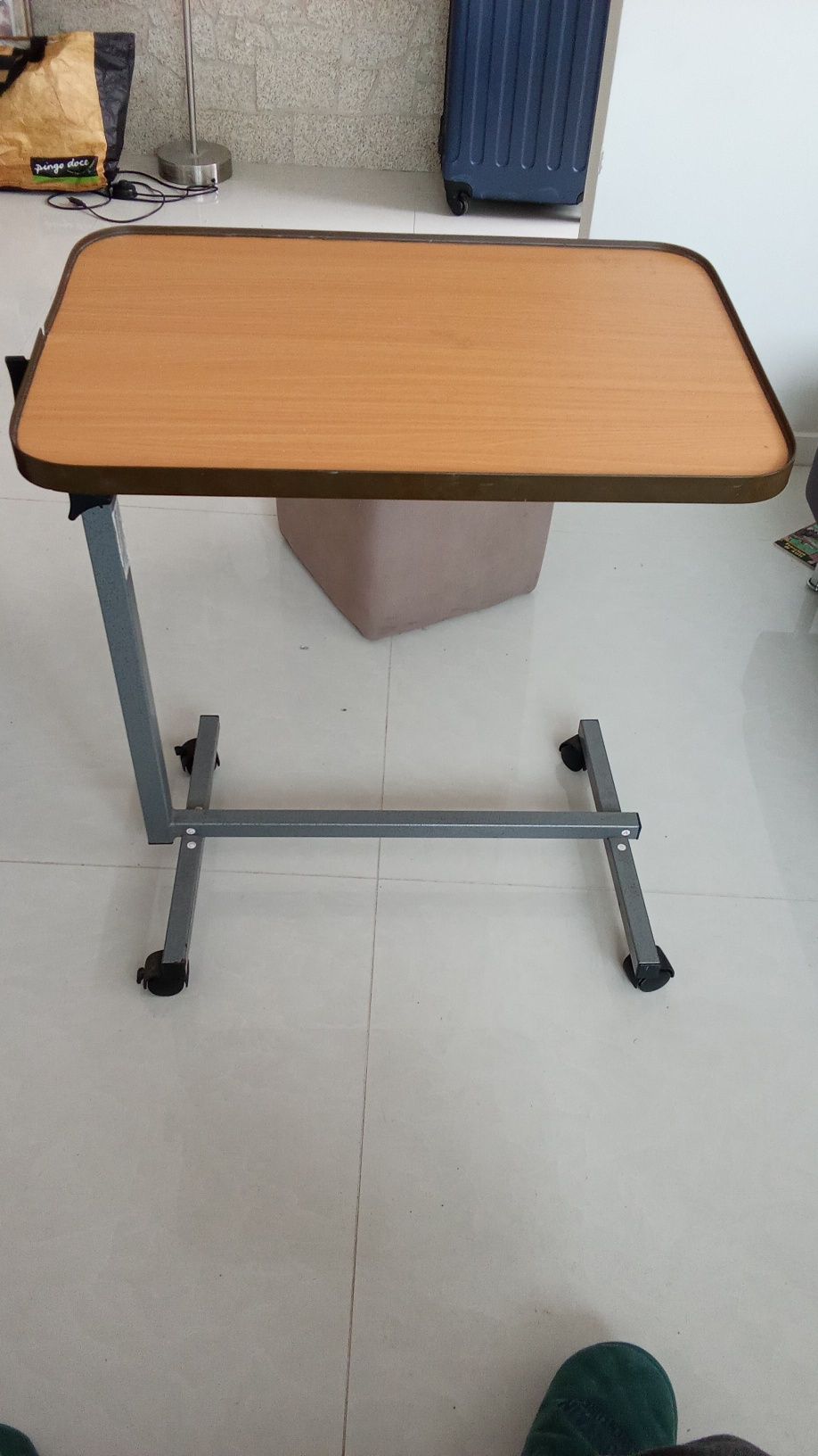 MESA SOFÁ Almoços Leituras. Com Rodas. 6 Fotos