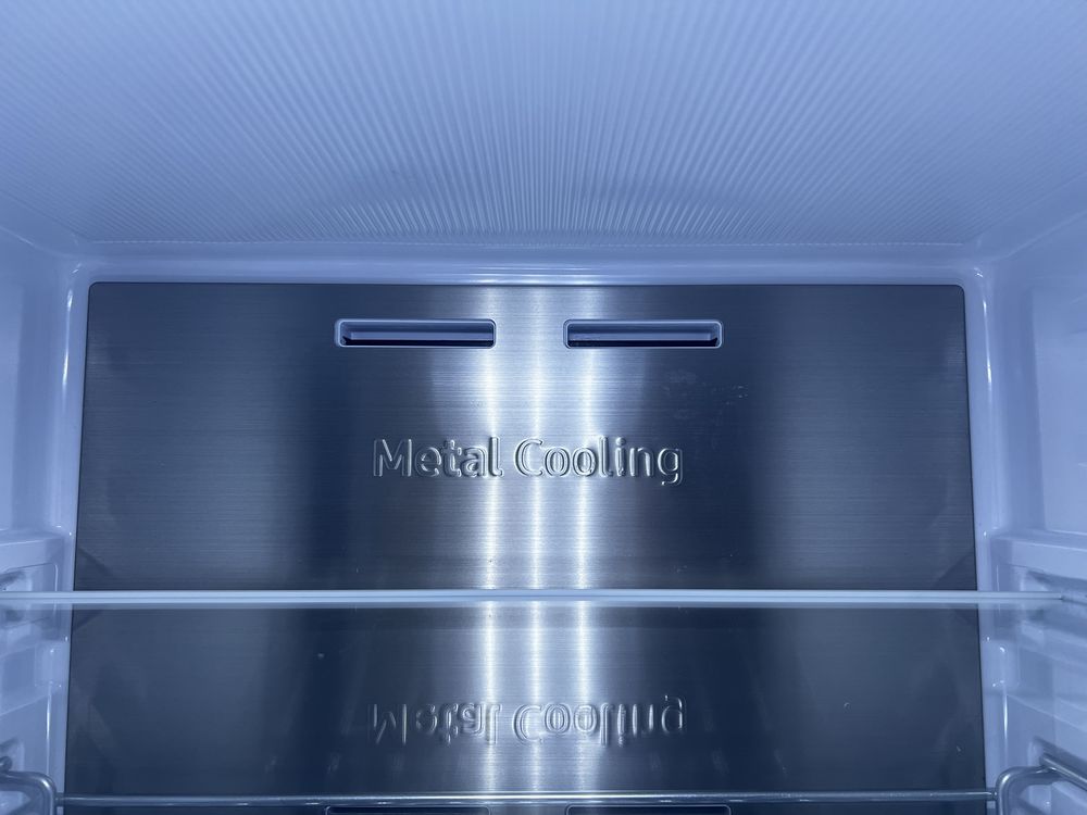 Lodówka SAMSUNG Bespoke RB38A7B5E22 2,03m, 390l, czarne szkło