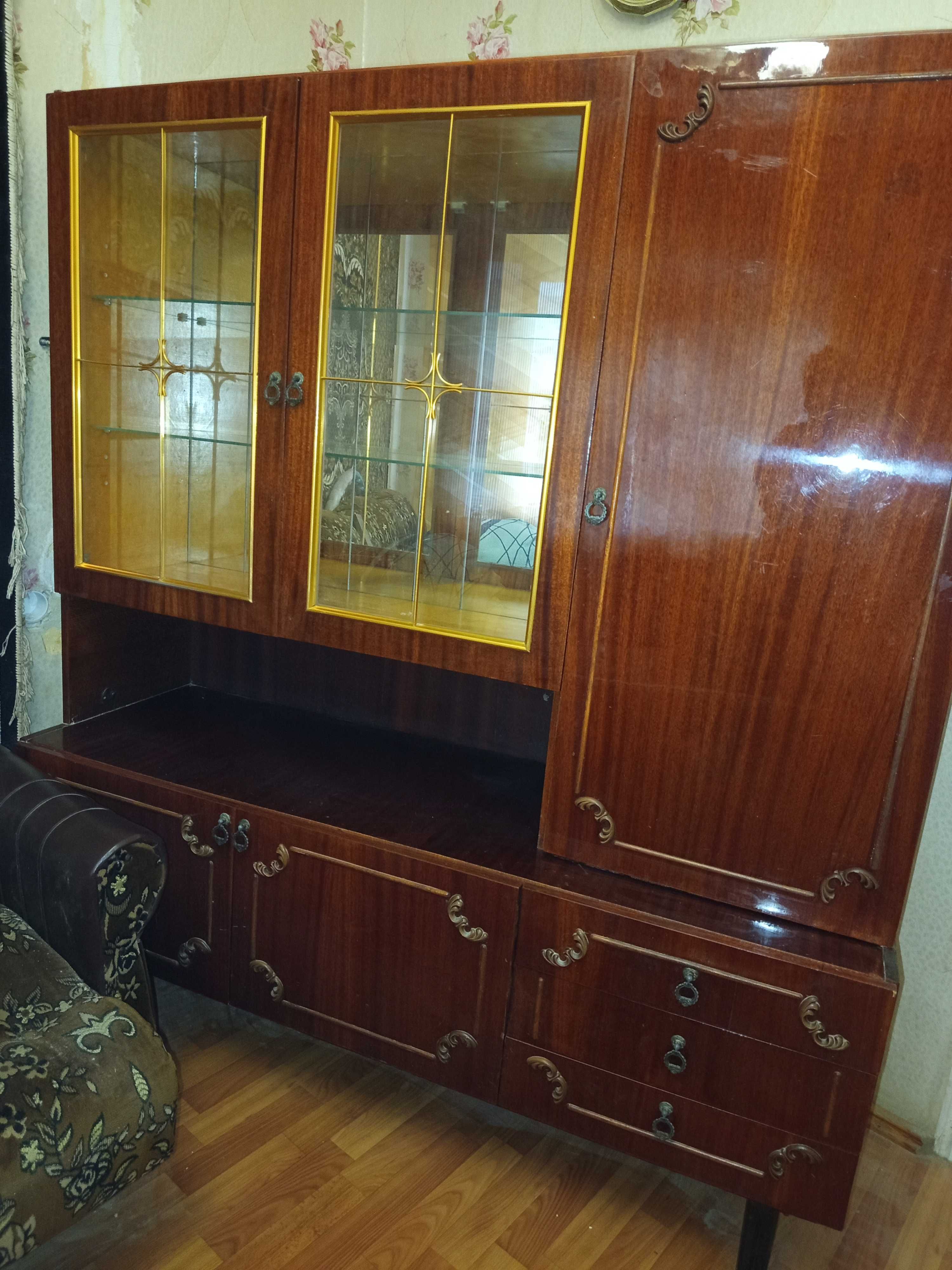 Сервант полірований Б\У
