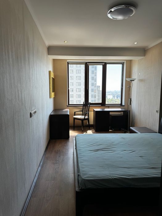 Продам 2 кімнатну 69м без % ЖК Silver Breeze Дніпровська набережна  1а