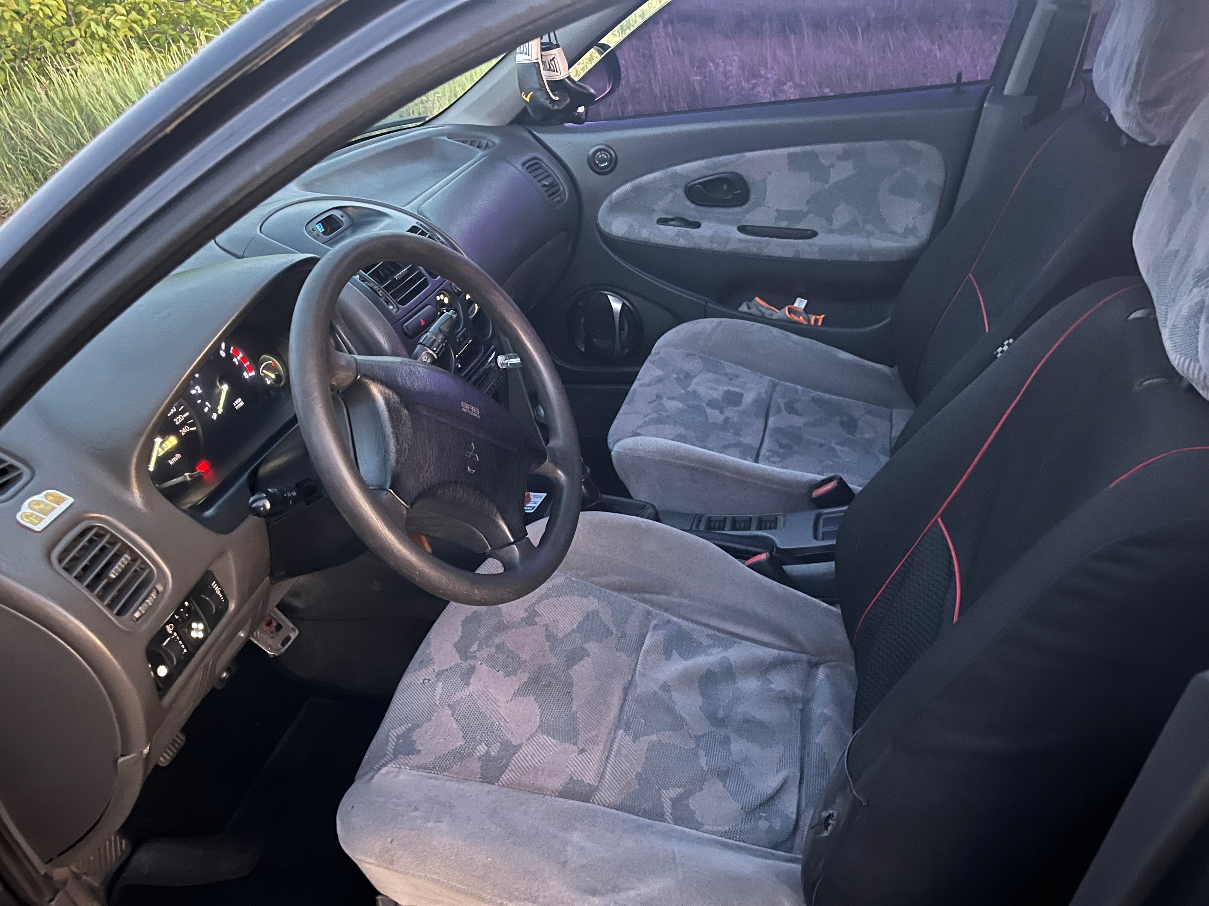 Mitsubishi Carisma 1997 года