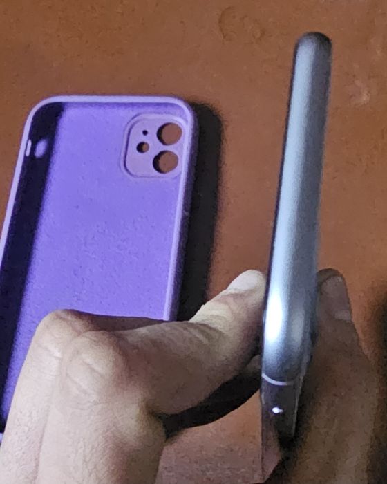 Продаю Iphone 11 128/4