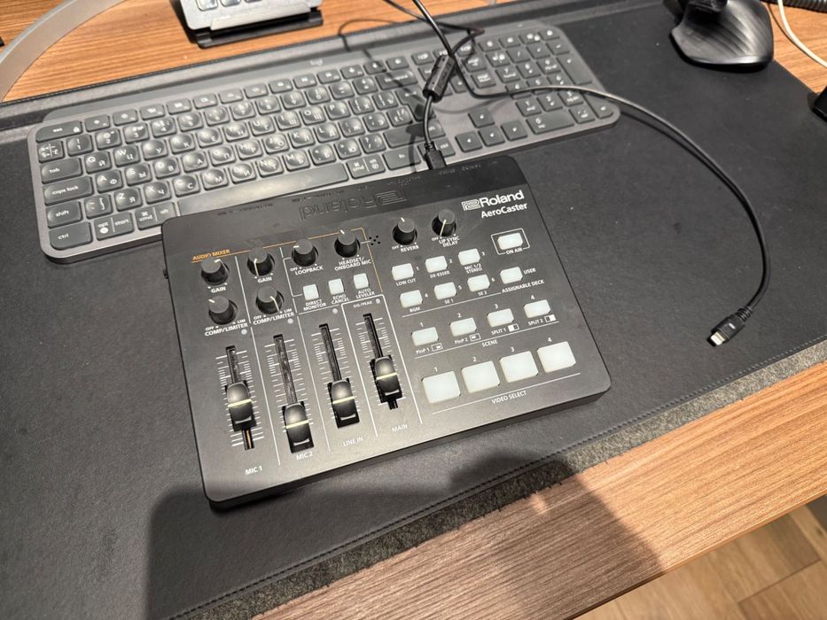 Roland VRC-01 AeroCaster Відеомікшер