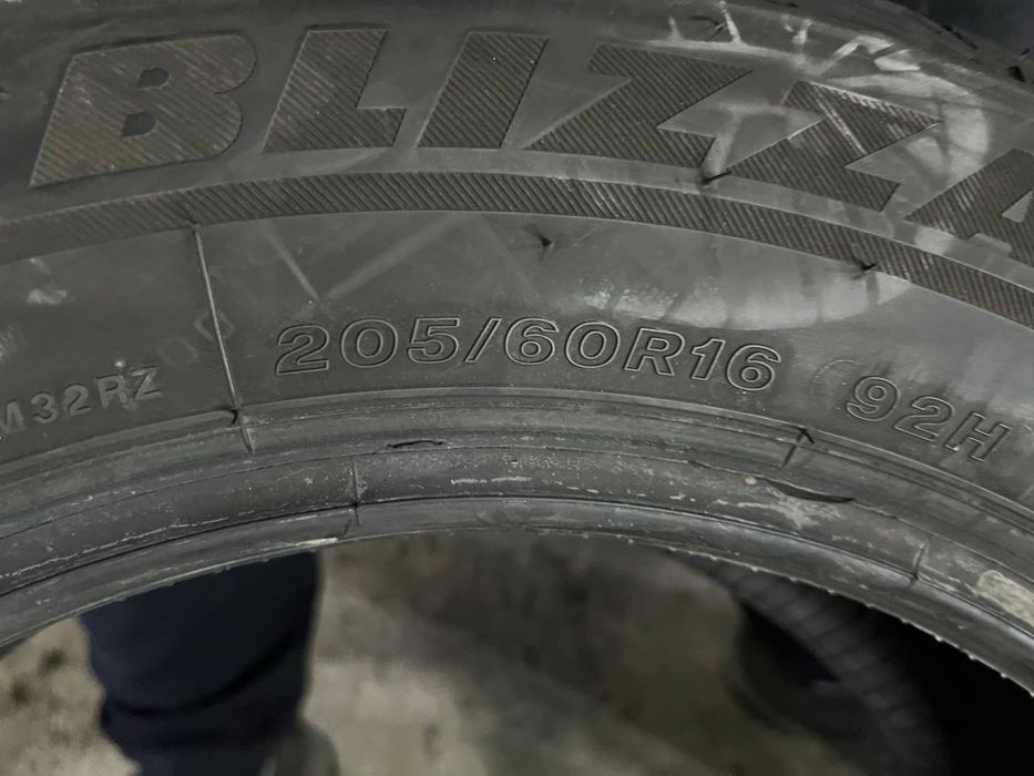 Автошини зимові BRIDGESTONE 205/60/16 (4шт)Гума,Скати, Шини)