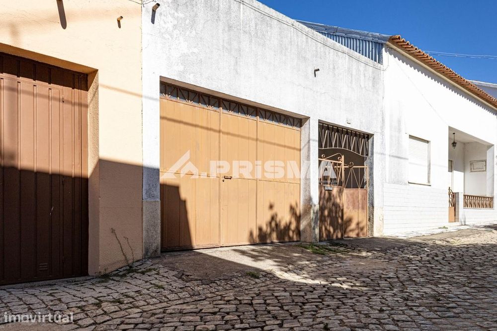 Moradia T3 com espaço exterior e garagem para venda em Sarnadas de Ród