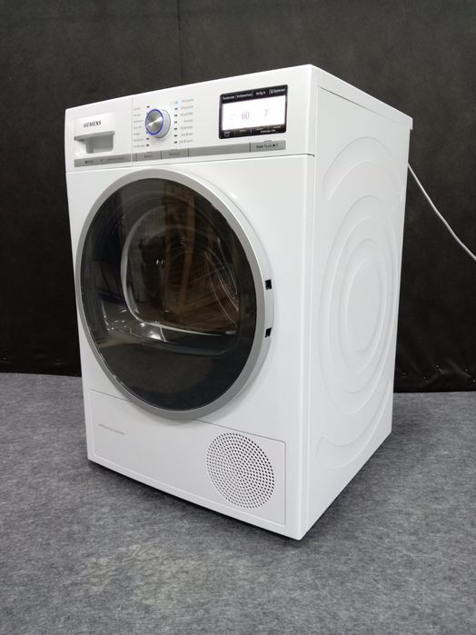 Це сушильна машина Siemens iQ800 WT47Y701.