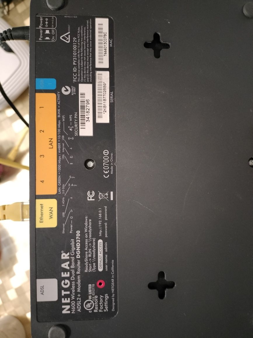 Bezprzewodowy router NETGEAR DGND3700