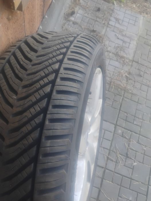 Opony wielosezonowe 215/55 17