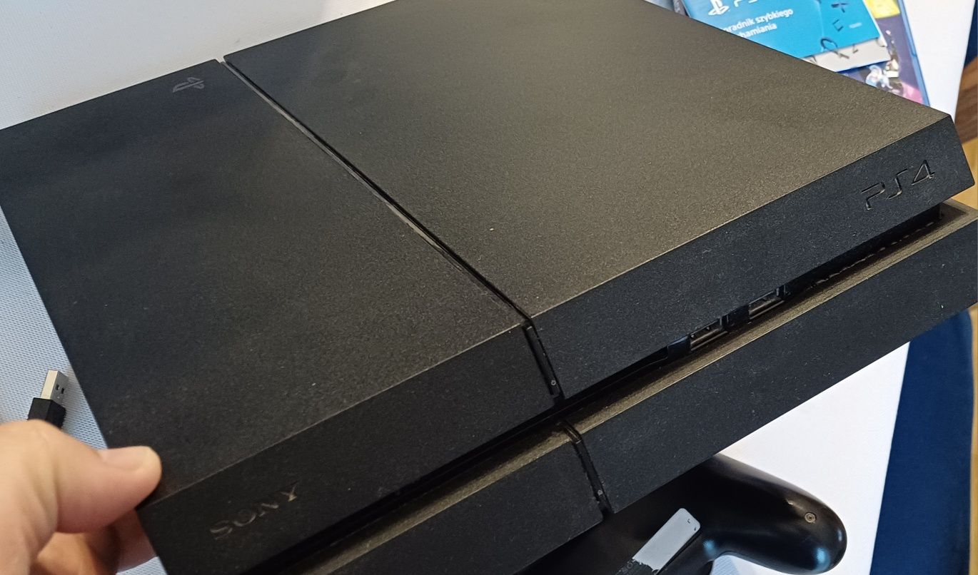 Playstation 4 + kamera + 2 gry ORYGINALNE OPAKOWANIE