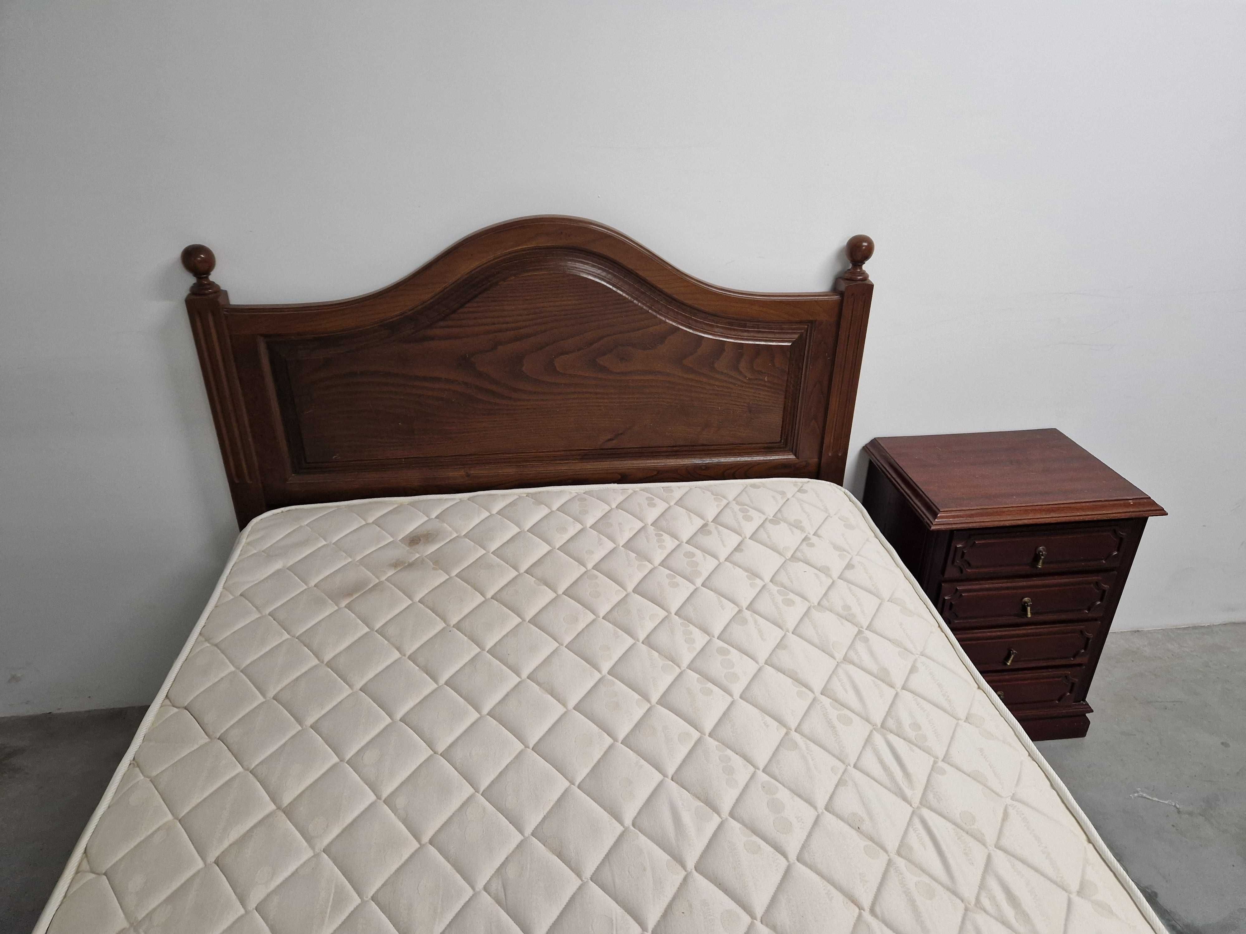 Cama de casal com colchão