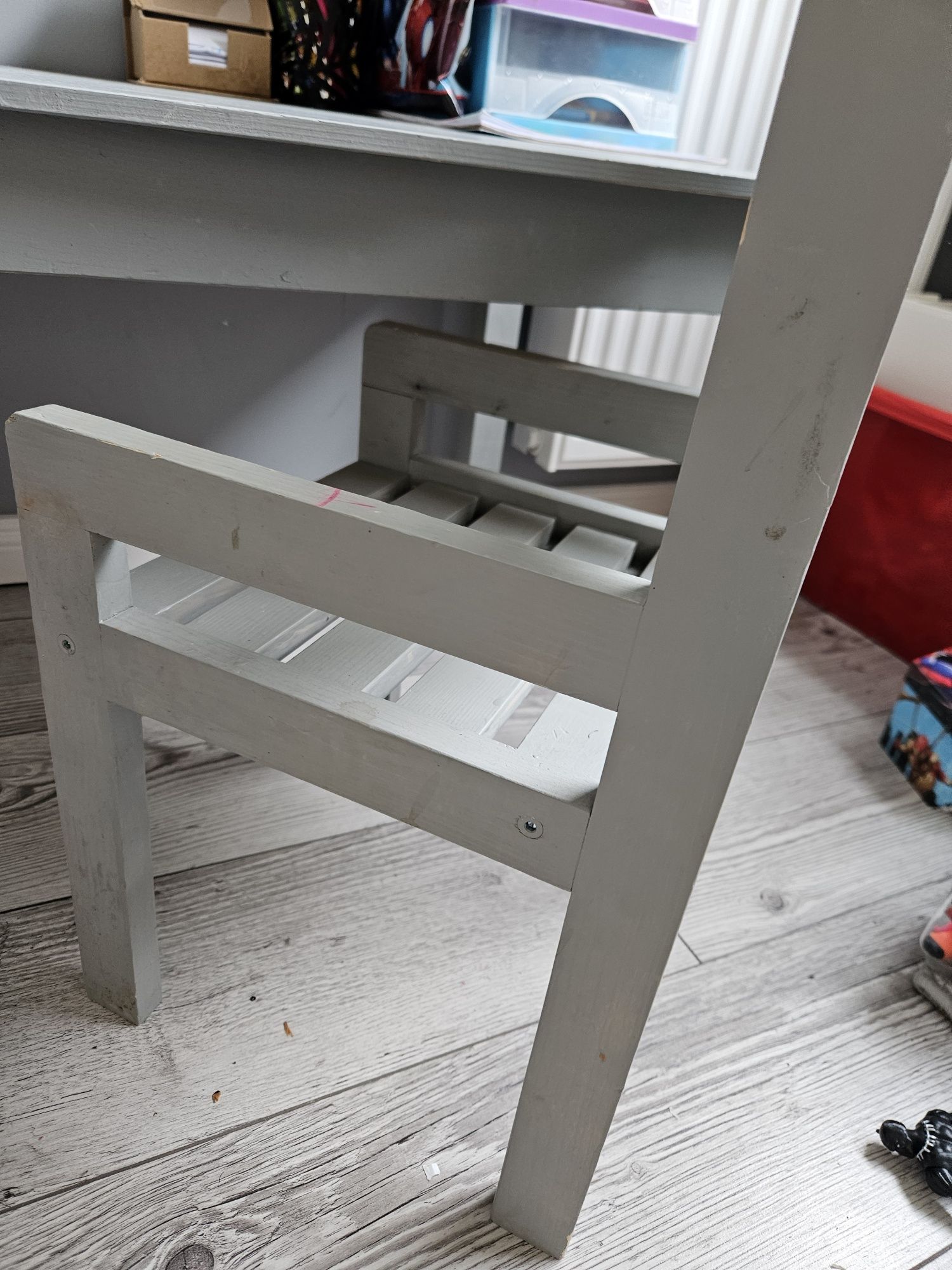 Krzesełko i stolik dla dziecka szare drewniane