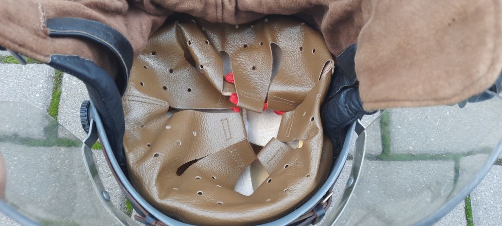 Kask milicyjny kask z przyłbicą milicjant zomo mo prl milicja kask