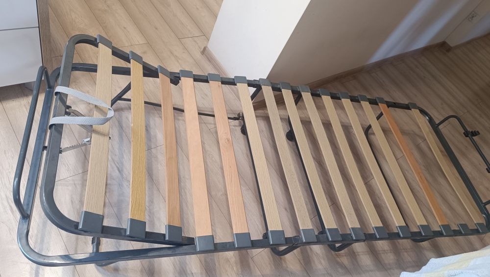 Tanio turystyczne łóżko polowe