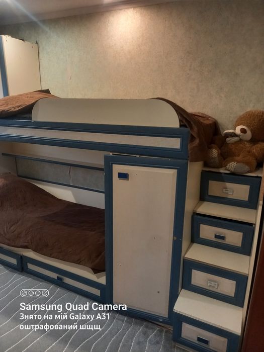 Продам дитяче двох ярусне ліжко із шкафами та столом