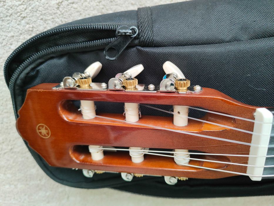 Guitarra Yamaha cgs103a 3/4 com saco