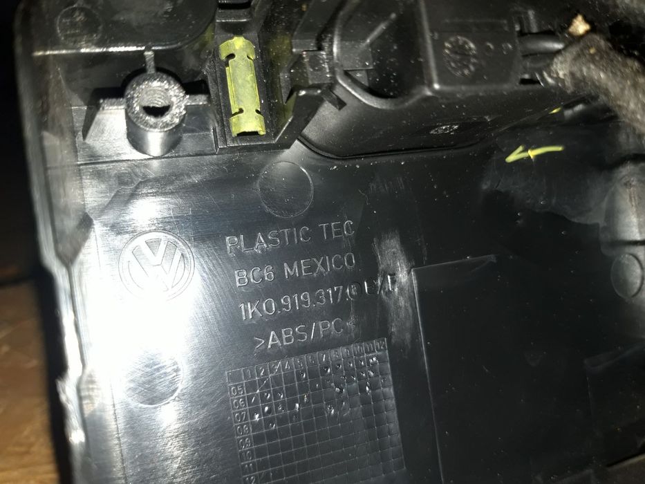 VW Jetta V 05-11 инвертор преобразователь напряжения 230V 150W