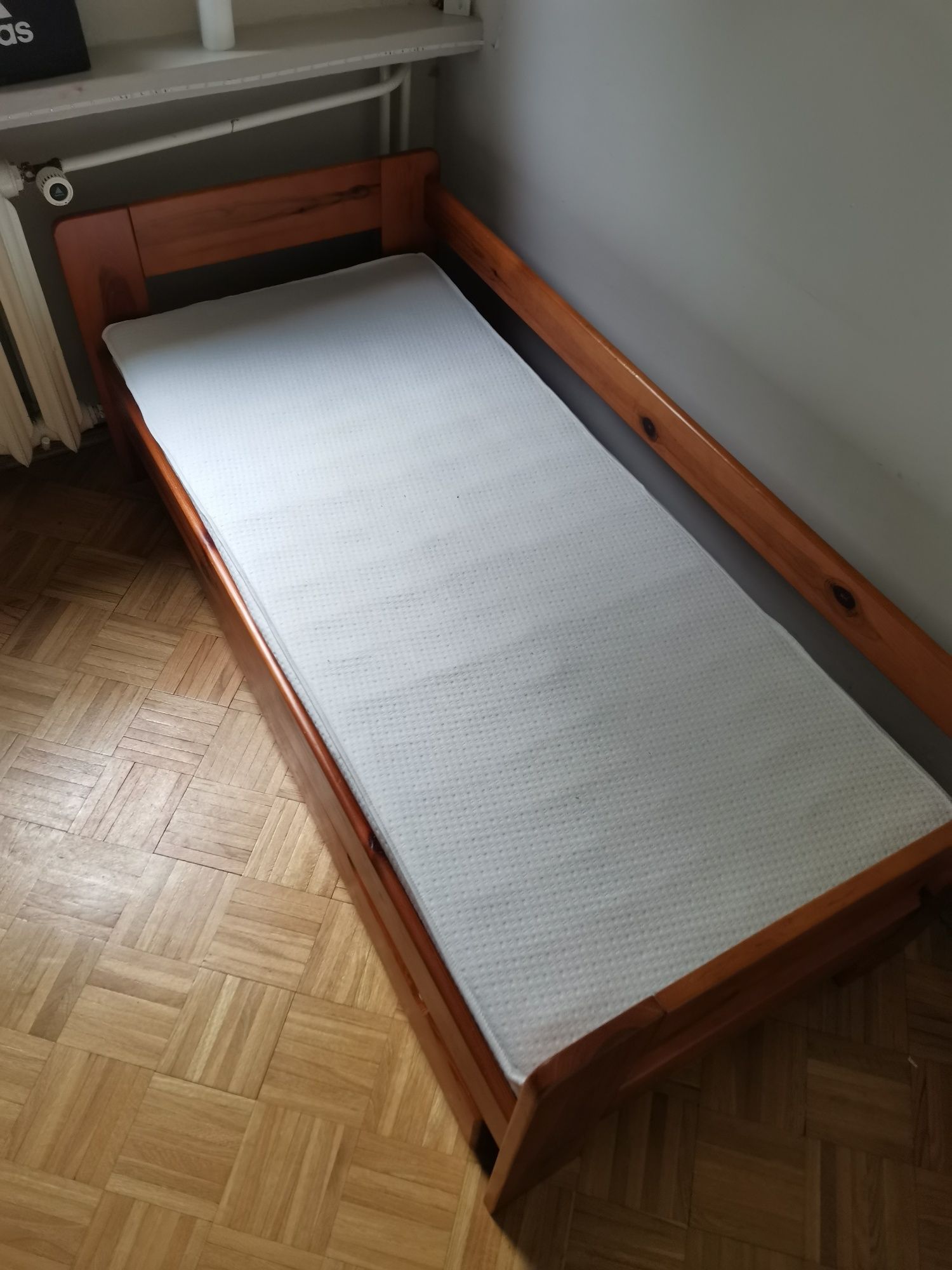 Łóżko 160x70 cm z materacem