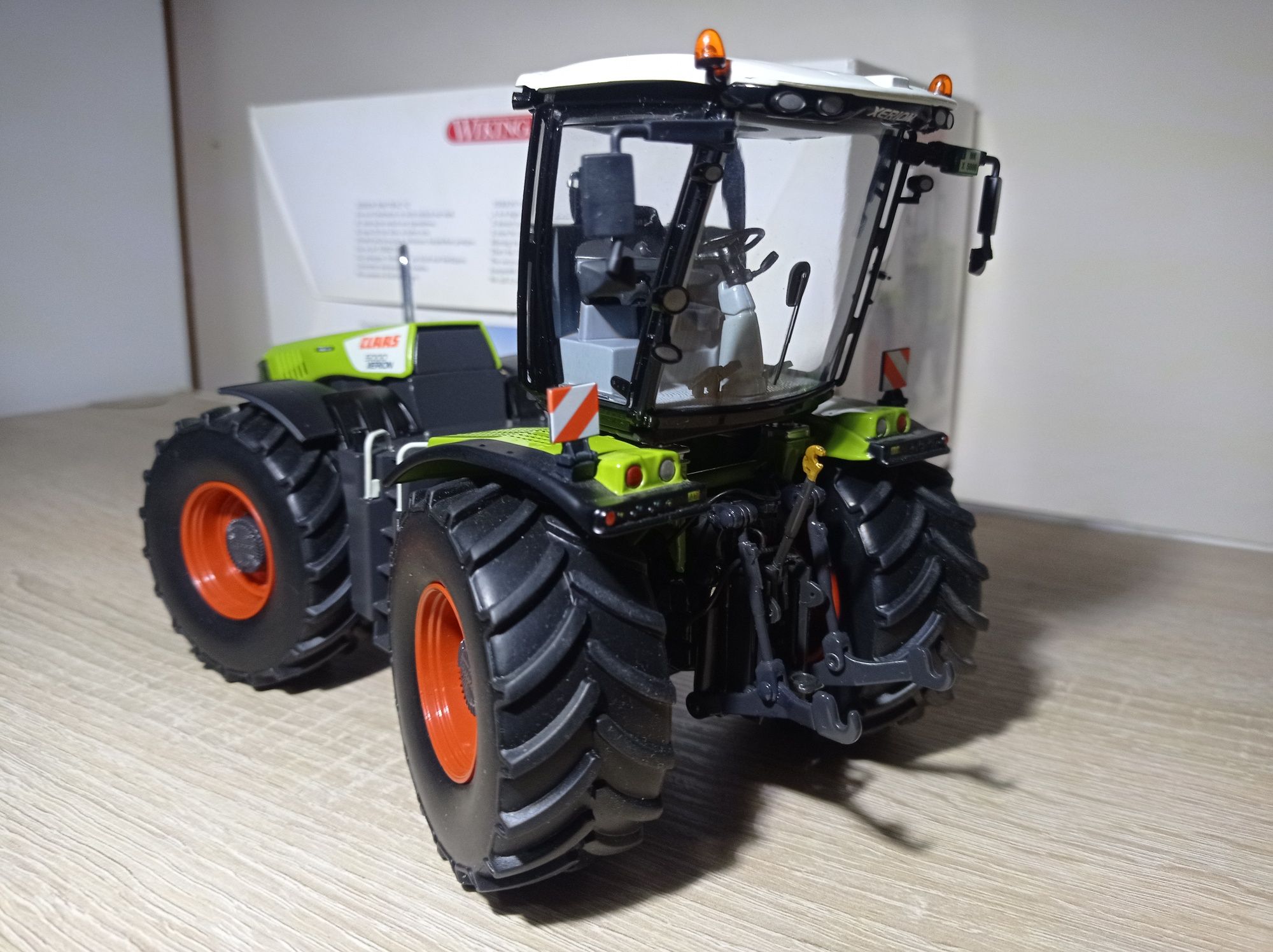 Model Traktor Claas Xerion 5000 1:32 Wiking nie Universal Hobbies Siku