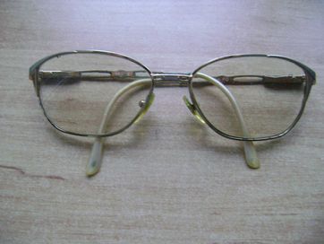 Starocie z PRL Okulary korekcyjne +2,5dioptrii damskie rozstaw 13,5cm
