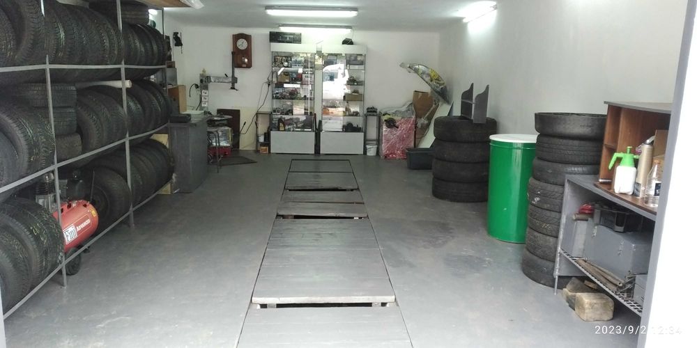 Продам гараж (центр Городка) 44м.кв +ділянк 20м.кв. взаді під добудову