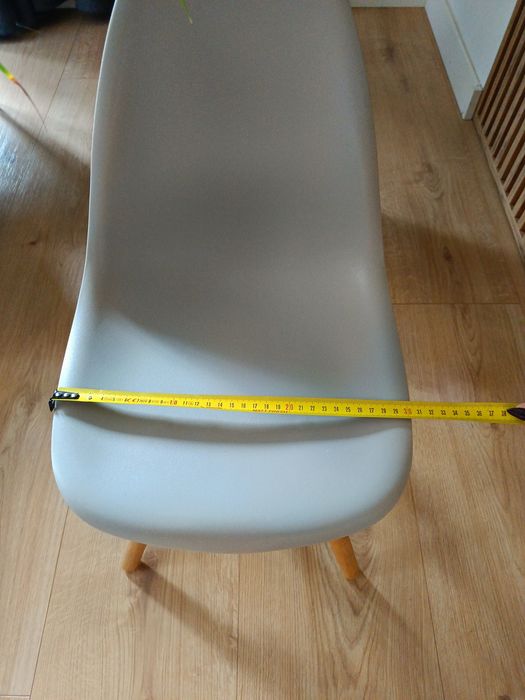 Krzesełko dla dziecka w stylu skandynawskim