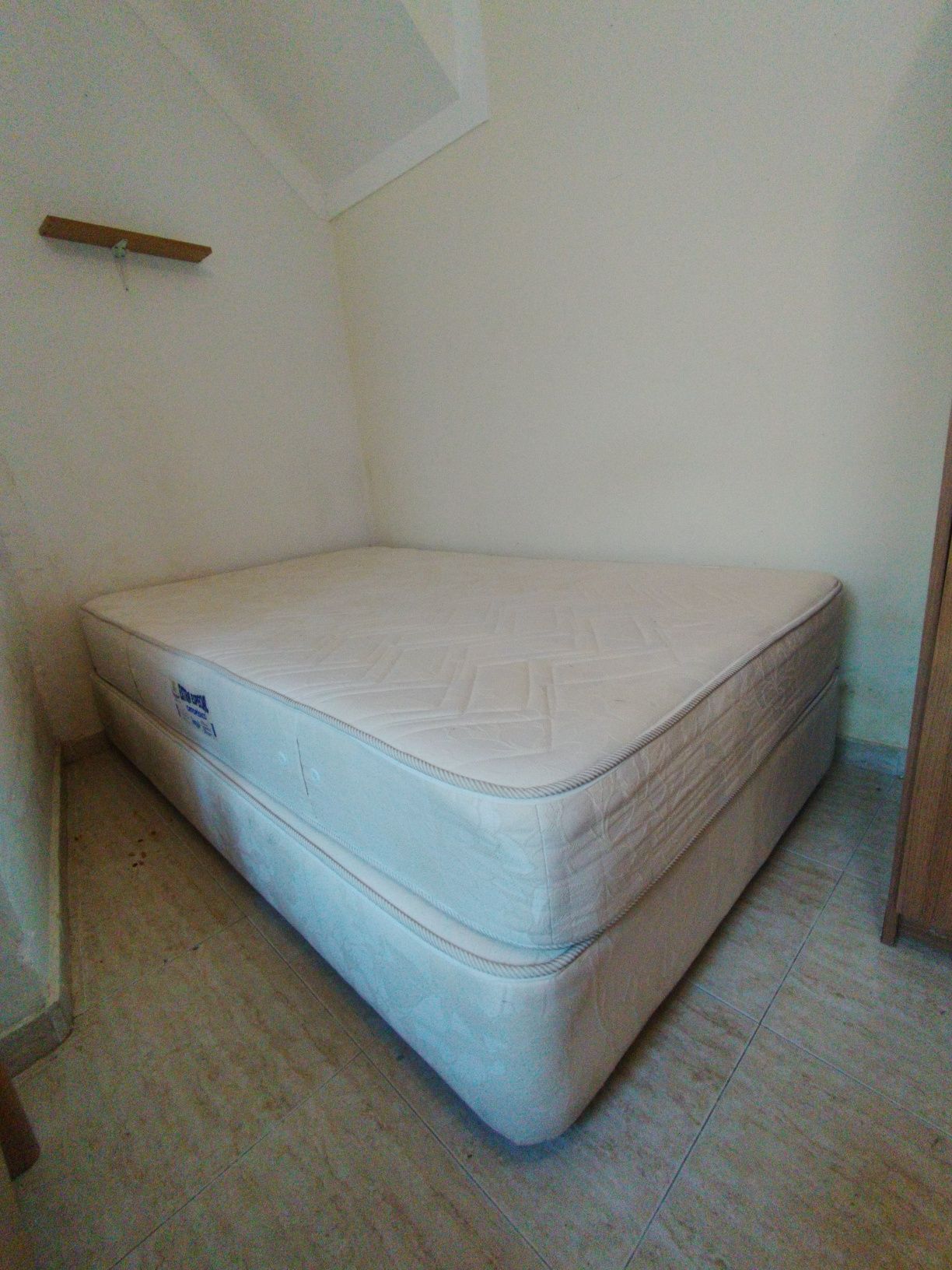 Cama com colchão