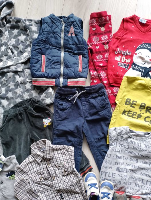 Paka ubrań dla chłopca rozmiar 98 i buciki 2 pary