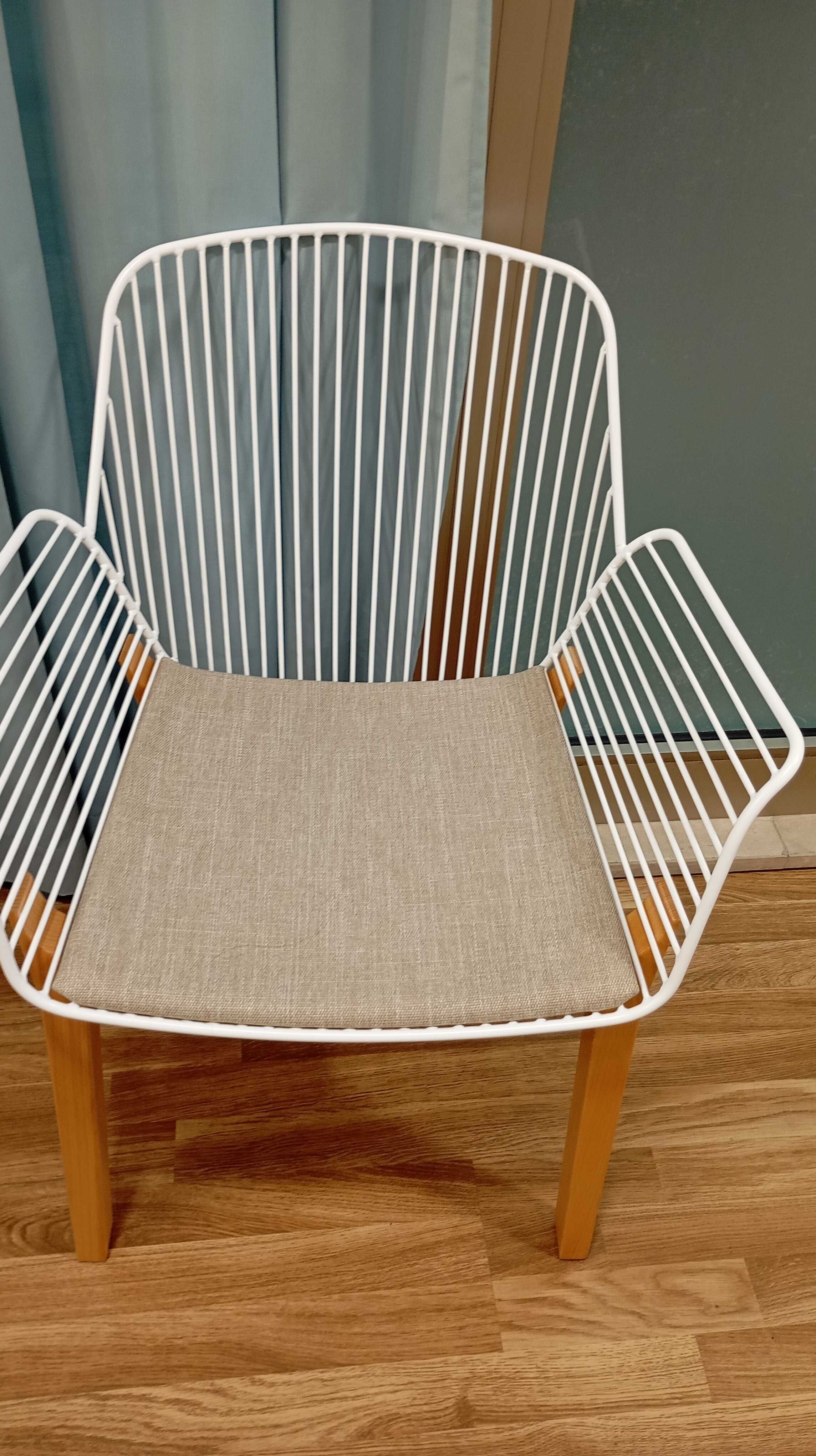 Conjunto de 2 cadeiras como nova + mesa de decoração