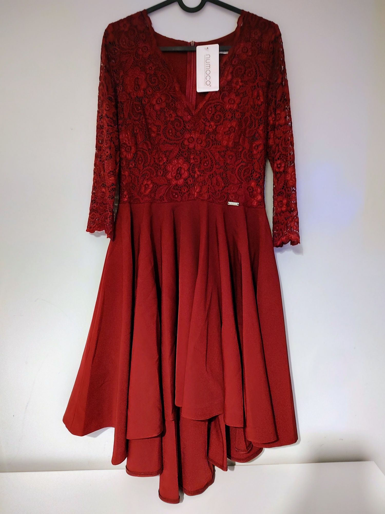 Rozkloszowana, asymetryczna sukienka bordo, rozmiar M, nowa, Numoco