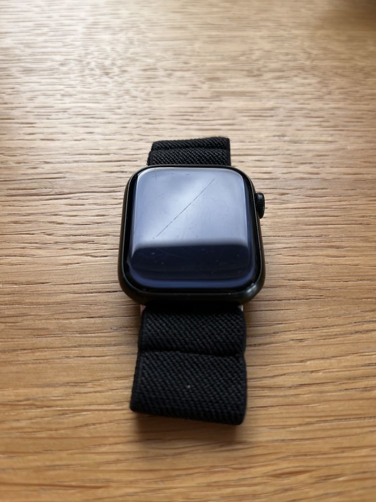 Apple Watcha serii 7 w pięknej, zielonej kolorystyce