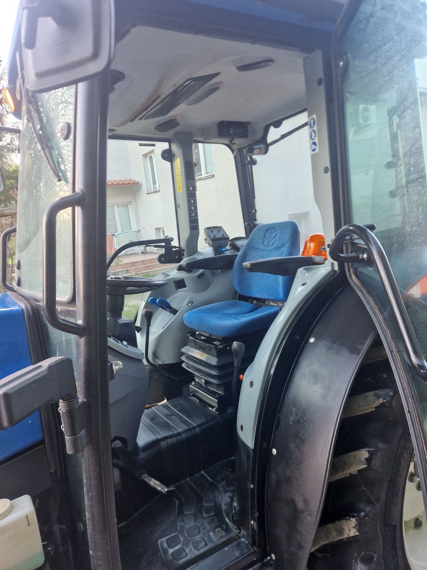 New holland ciągnik sadowniczy T4.90F blueCab4