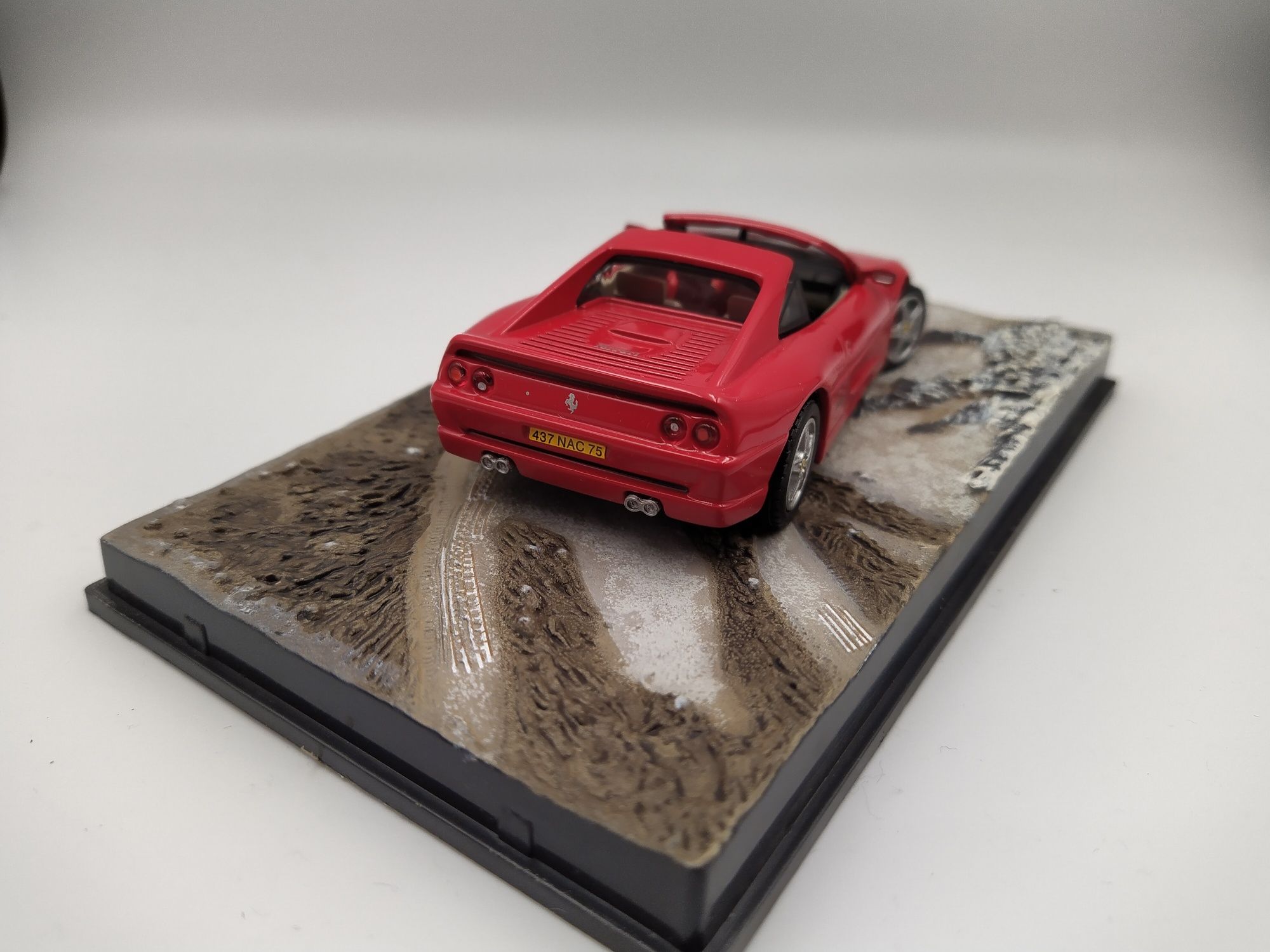 Ferrari F355 GTS Goldeneye James Bond Eaglemoss 1:43