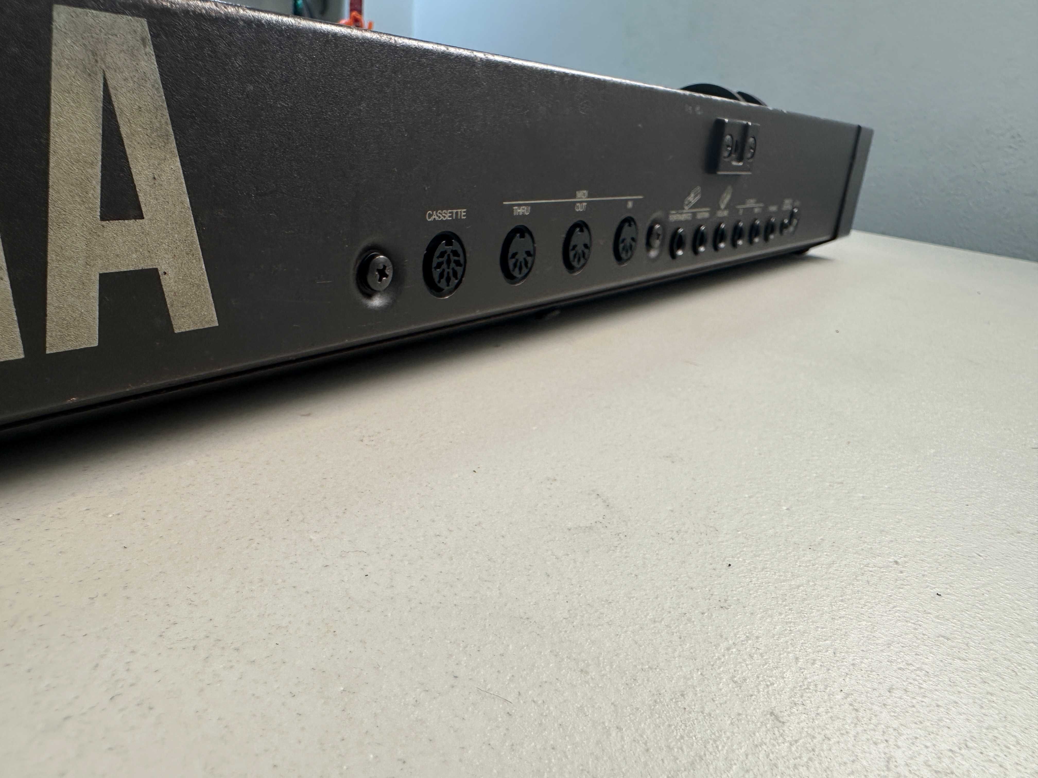 Yamaha      DX21