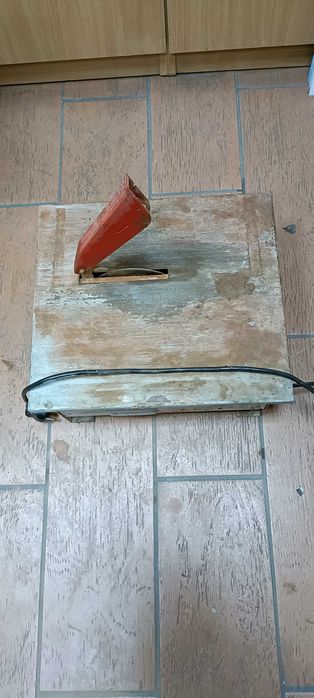 Maszynka do cięcia płytek gresowych, klinkieru