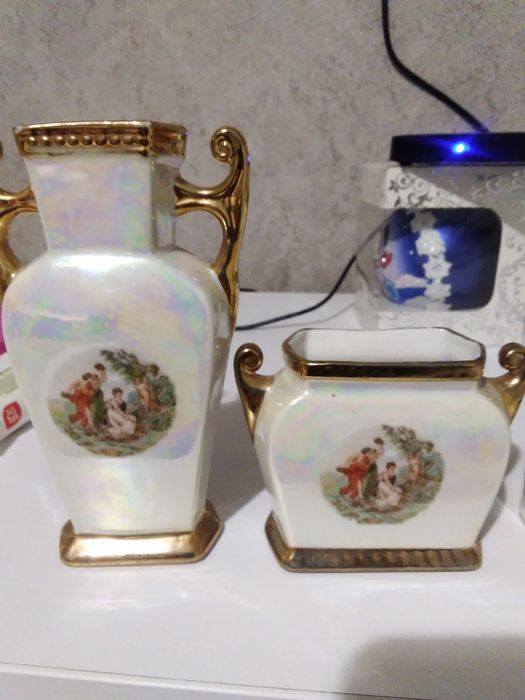 Старі фарфорові вази