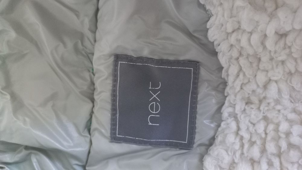 Kurtka zimowa dla dziewczynki w rozmiarze 140