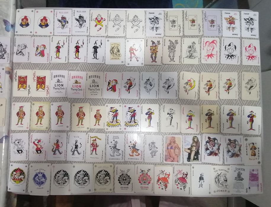 Colecção com 340 jokers de baralhos diferentes ou com diferenças